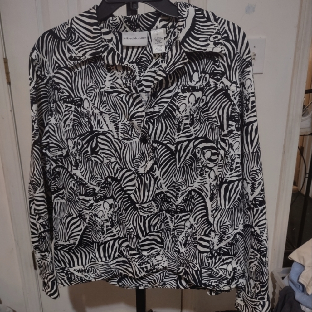 Elegant Alfred Dunner Womens Black & White jacket